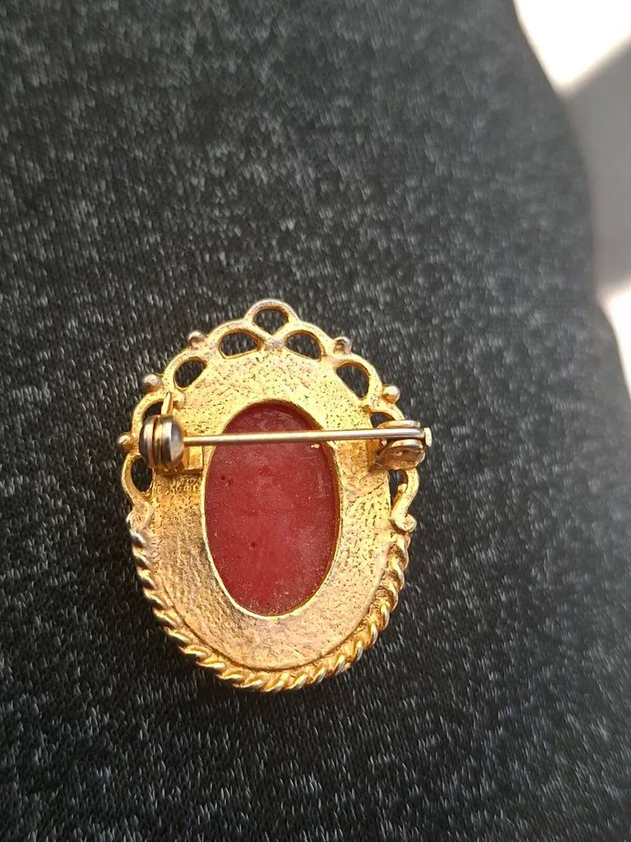 Vintage Cameo Brooch from the 1960’s - Image 4