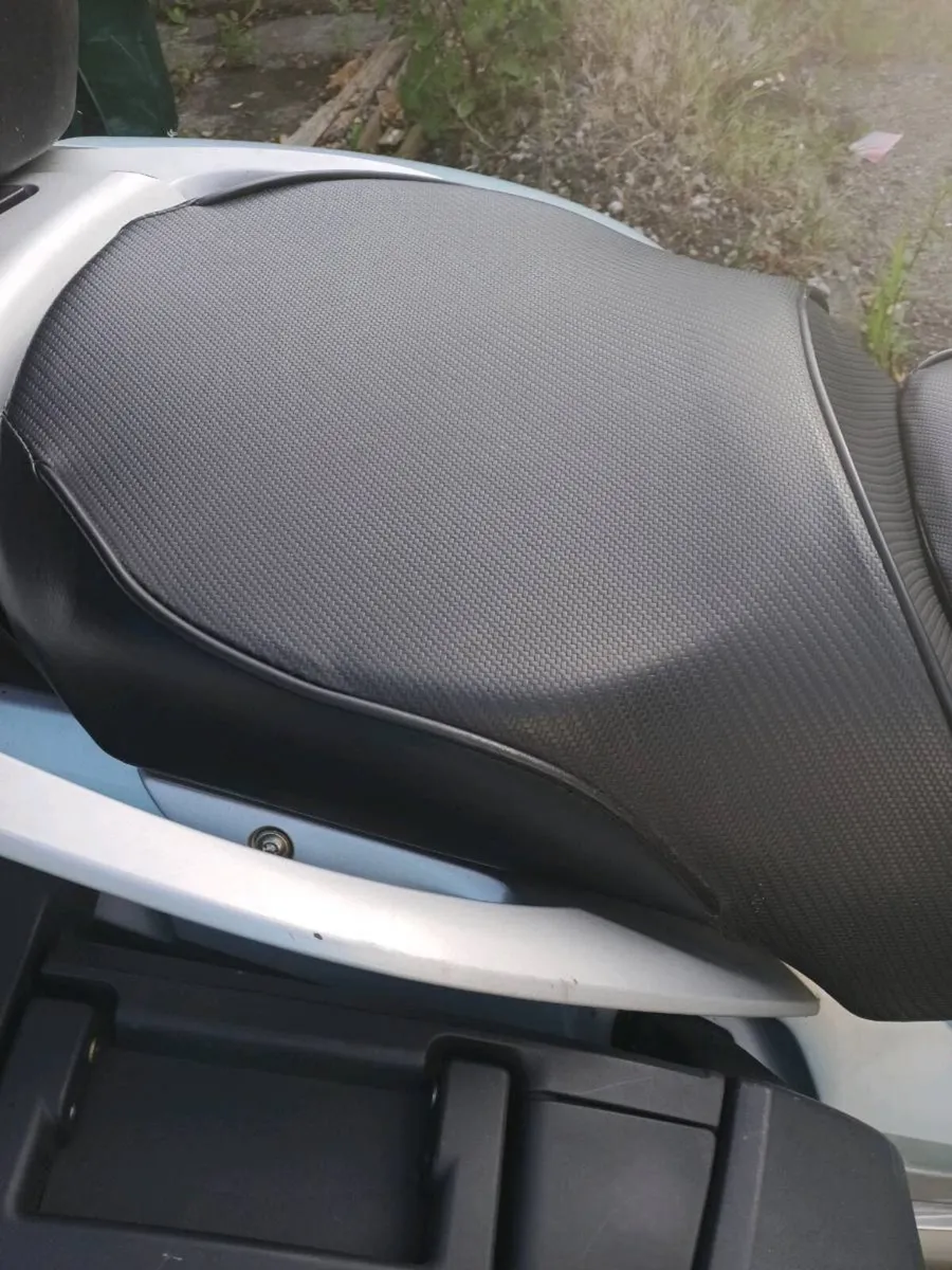 Sergeant seats - Image 1