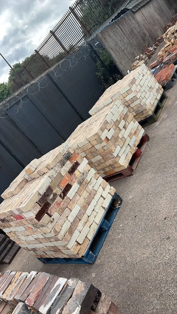 Reclaimed cream London brick - Image 4