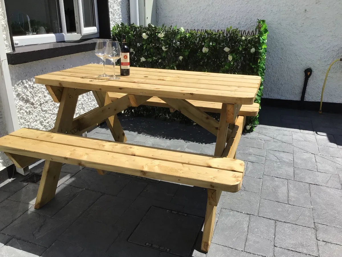 Picnic table - Image 1