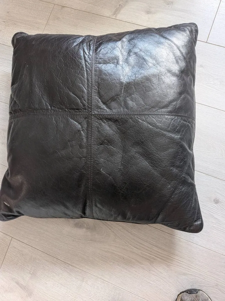 Leather cushions - Image 2