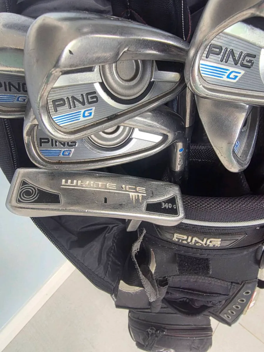 Golf clubs and extras - Image 1