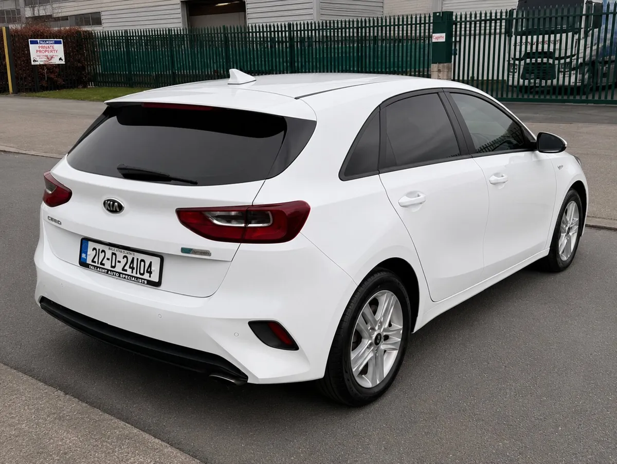 2021 Kia Ceed Commercial - Image 4