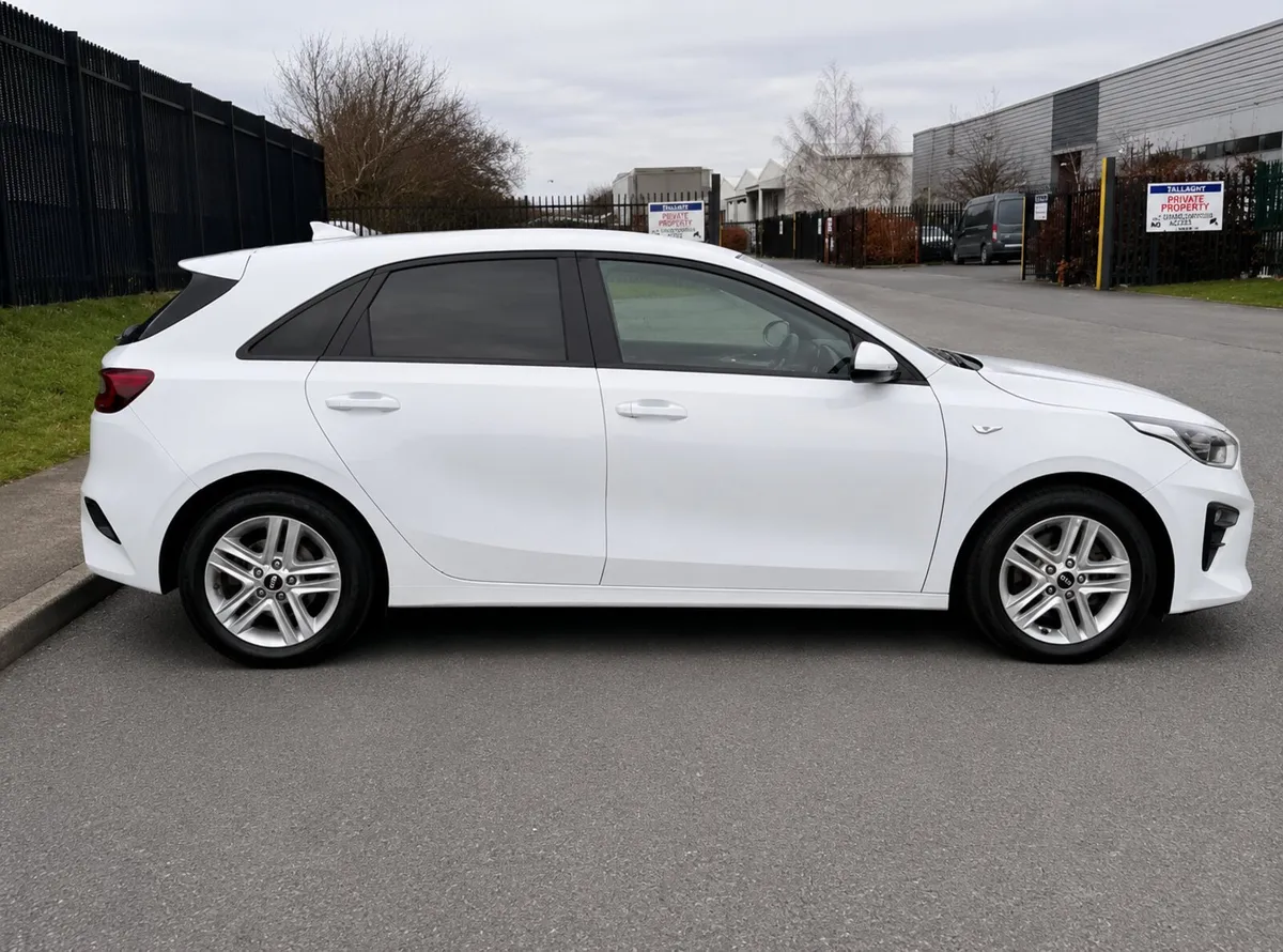 2021 Kia Ceed Commercial - Image 3