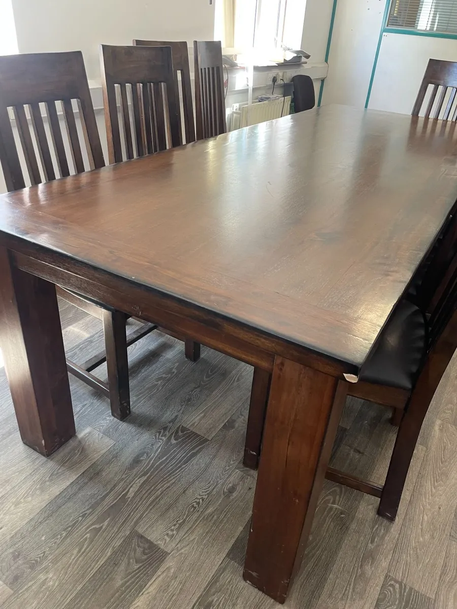 Dining Room Table and 8 Chairs. - Image 3