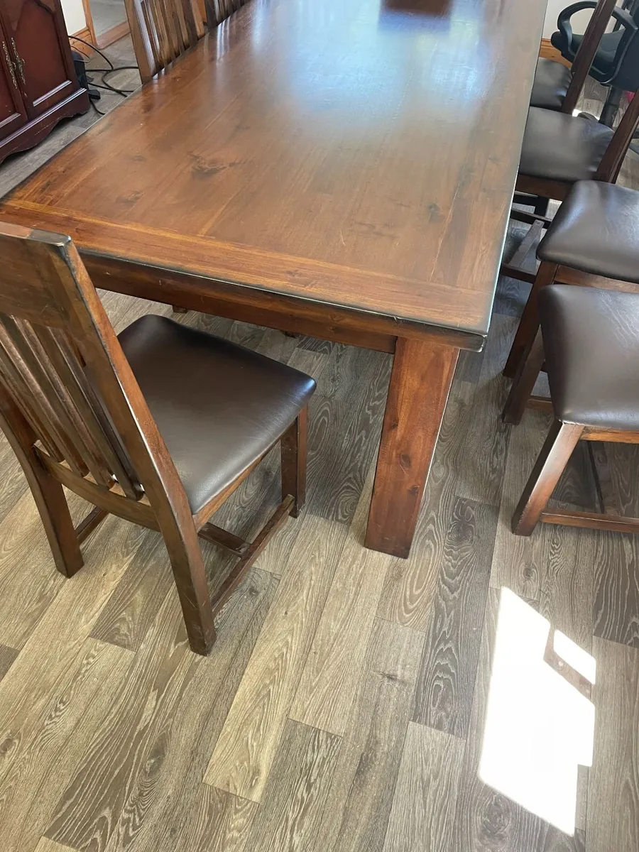 Dining Room Table and 8 Chairs. - Image 4