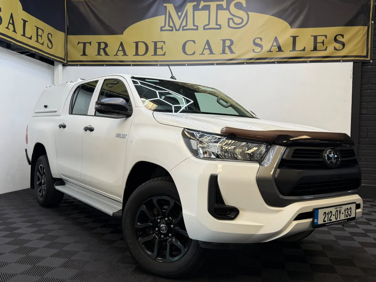 2021 Toyota Hilux Crew Cab NEW DOE, LOW KM - Image 1