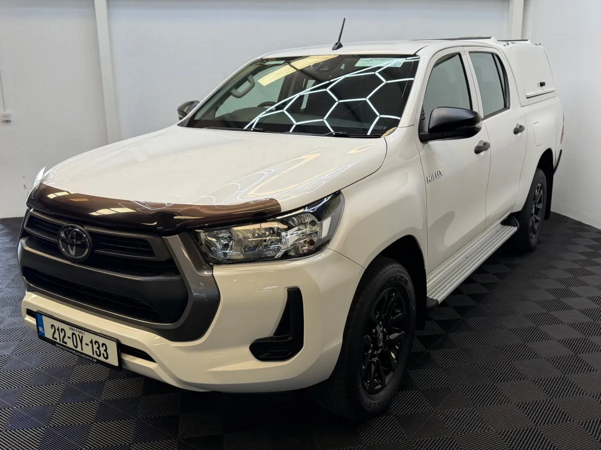 2021 Toyota Hilux Crew Cab NEW DOE, LOW KM - Image 4