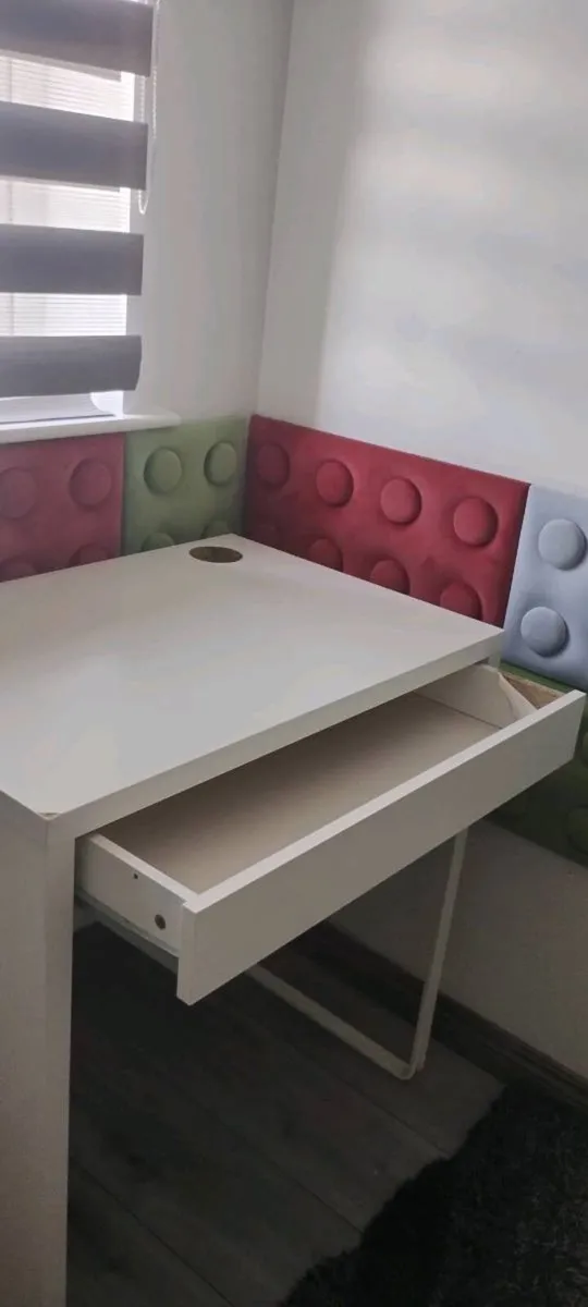 Free desk - Image 1