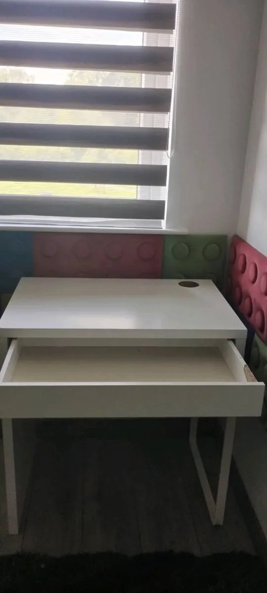 Free desk - Image 2