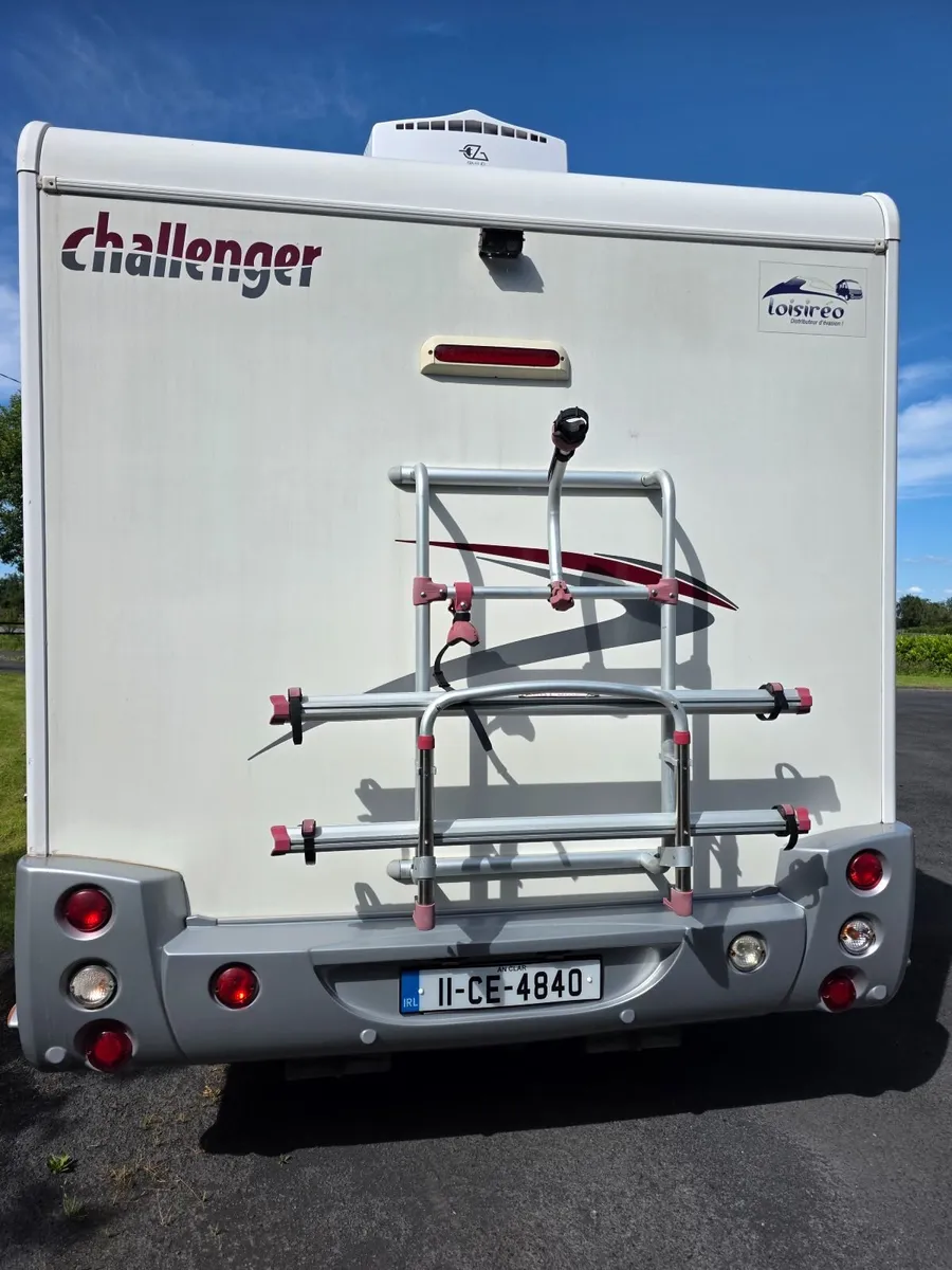 2011 FORD CHALLENGER GENESIS 58 MOTORHOME - Image 4
