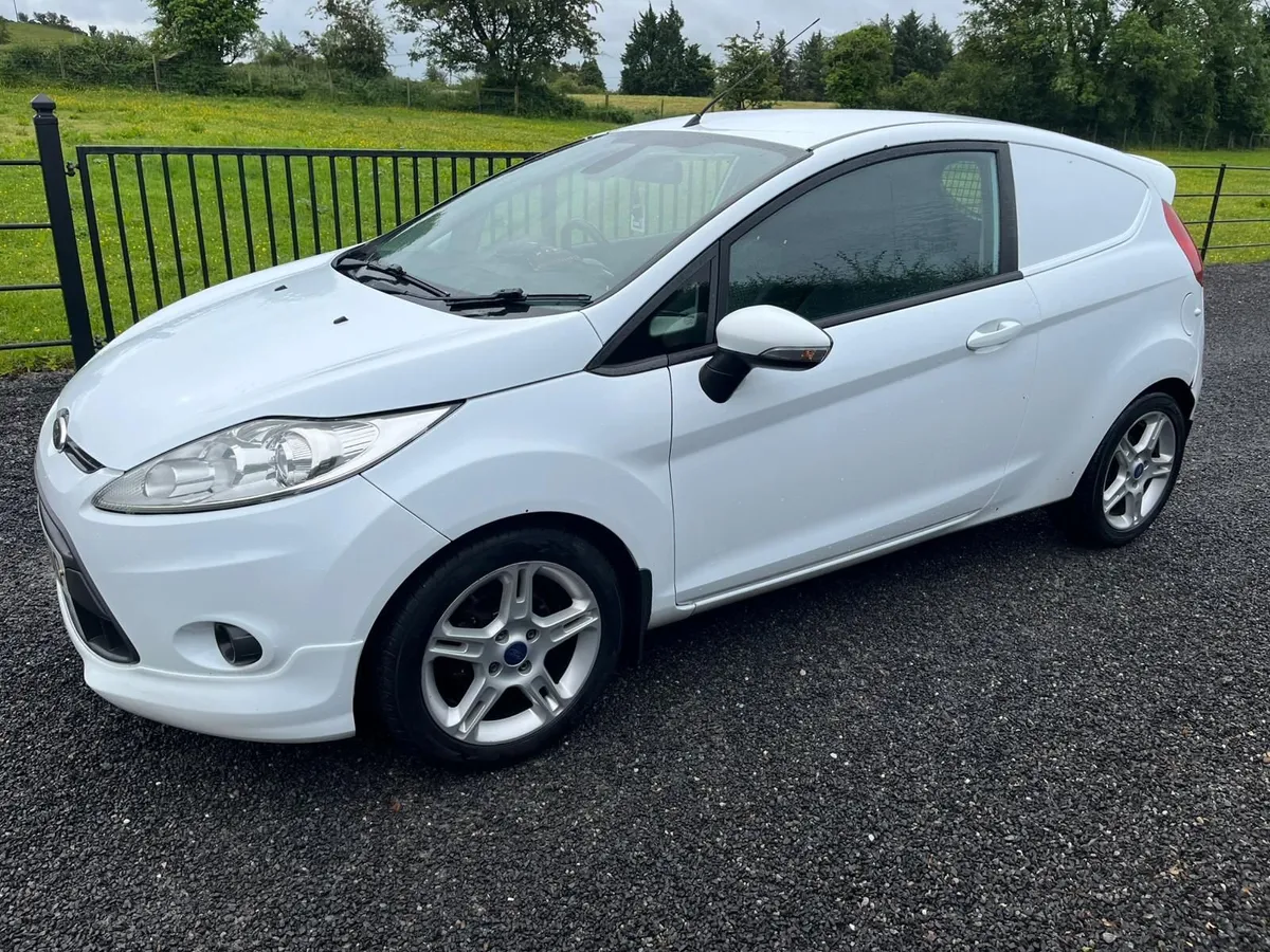 Ford Fiesta 2012 - Image 2