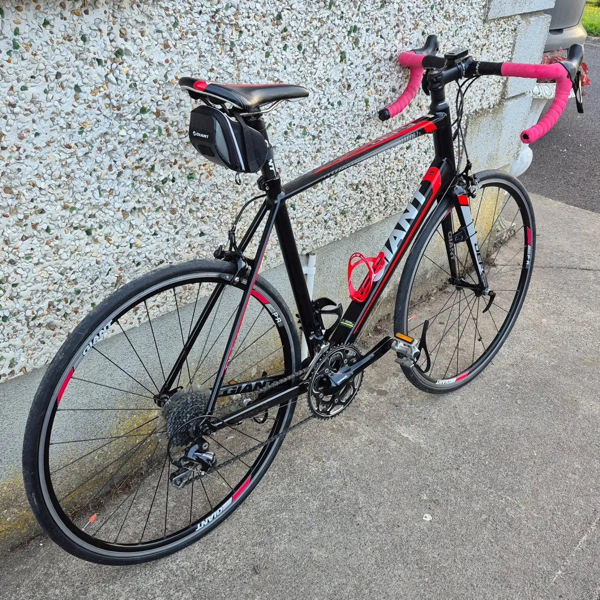 Giant Road Bicycle - Image 1