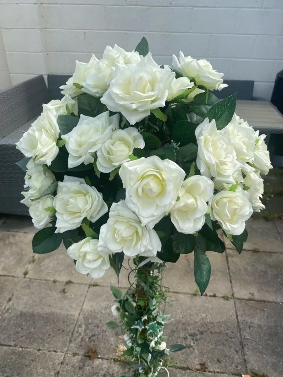 Wedding entrance flowers - Image 1