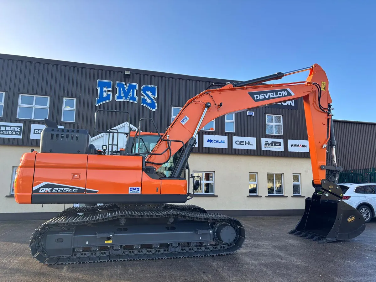 New Develon (Doosan) DX225LC-7 Excavator - Image 1