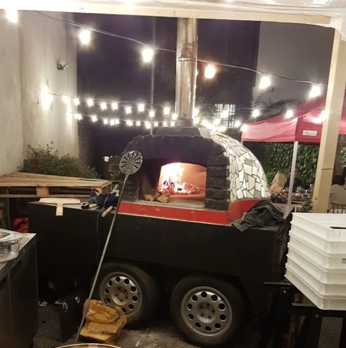 Wood fired pizza oven trailer - Image 1