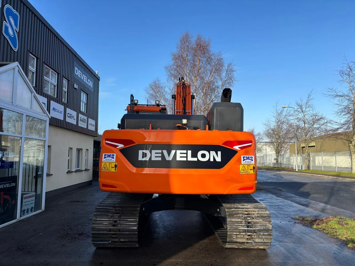 New Develon (Doosan) DX225LC-7 Excavator - Image 3