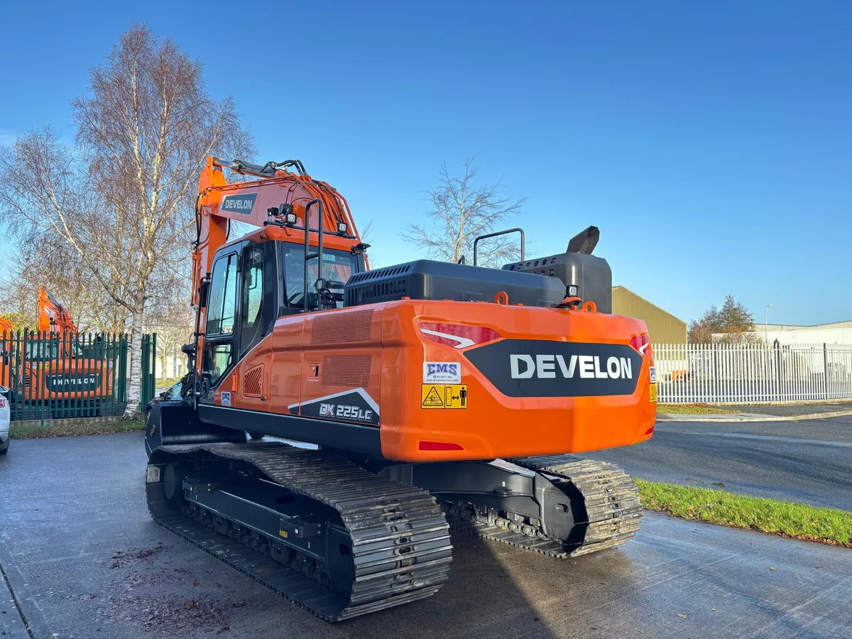 New Develon (Doosan) DX225LC-7 Excavator - Image 4