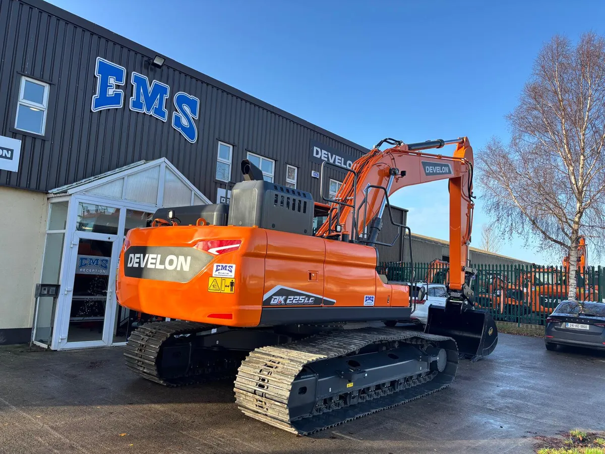 New Develon (Doosan) DX225LC-7 Excavator - Image 2
