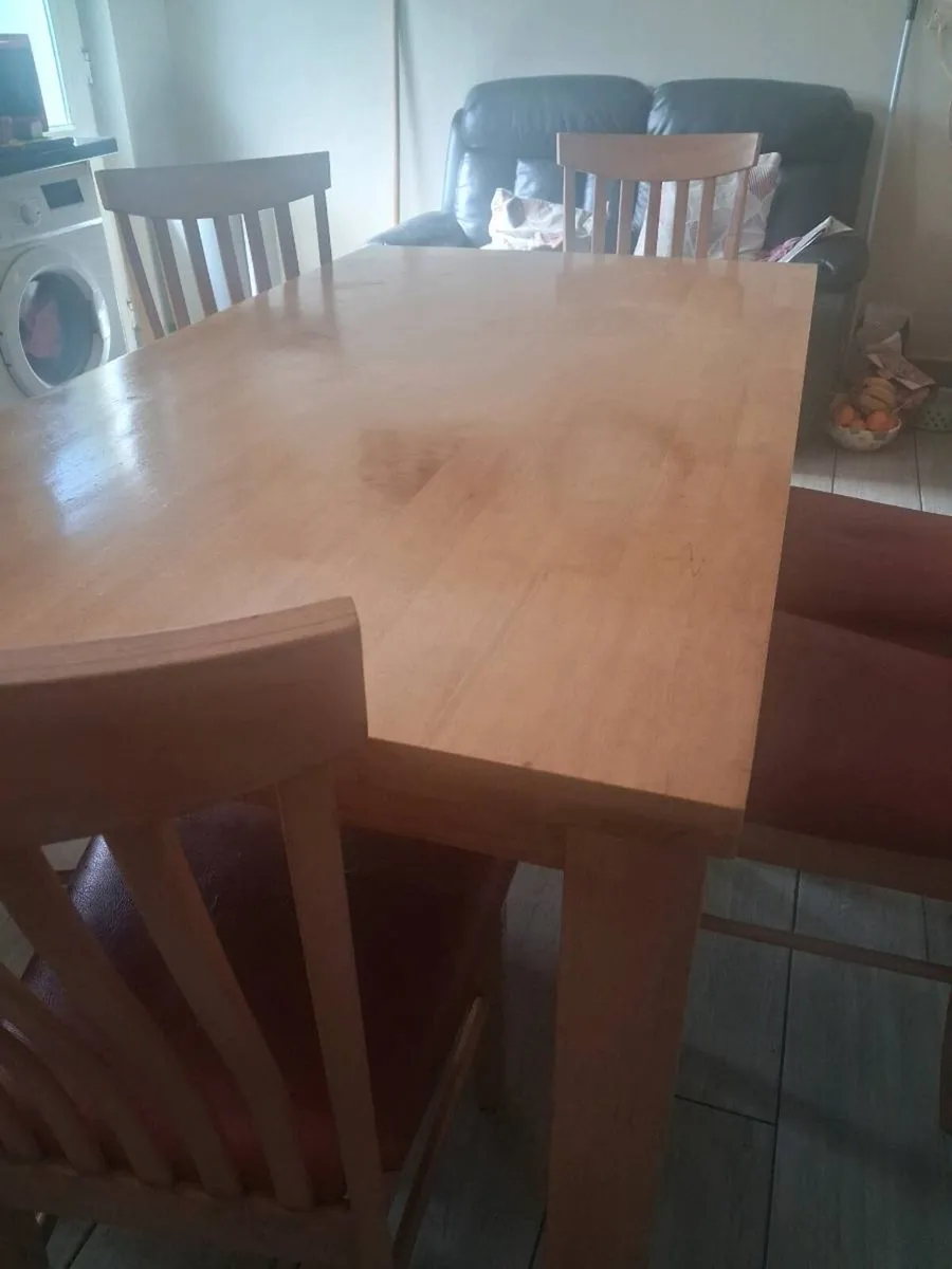 Table and chairs - Image 4