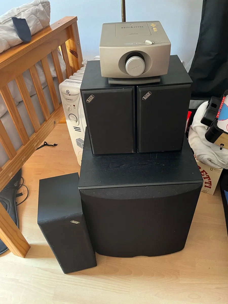 Full surround sound system - Image 1