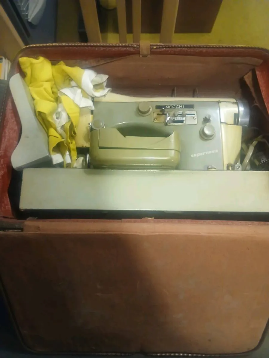Necchi sewing machine - Image 3