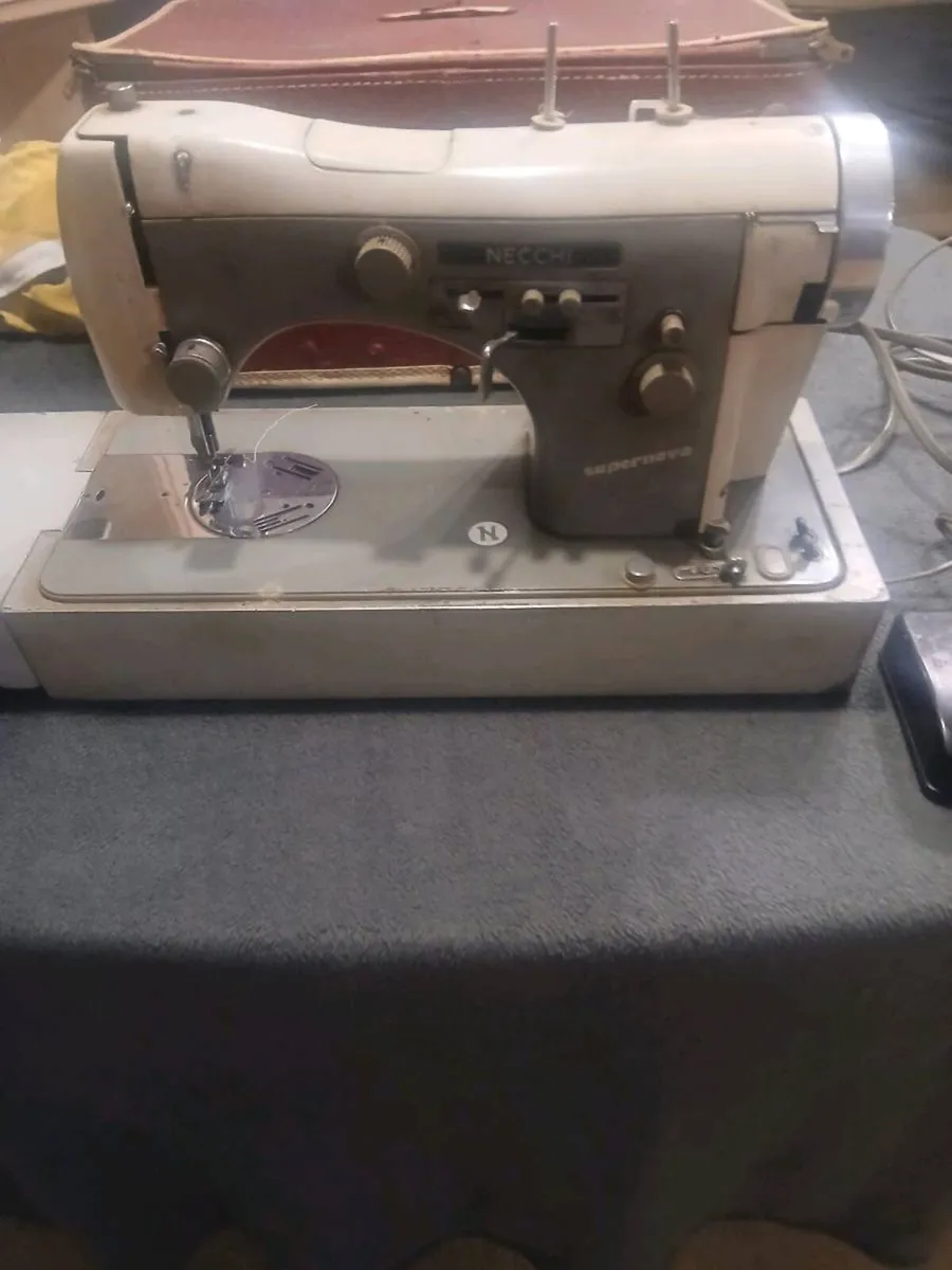 Necchi sewing machine - Image 4