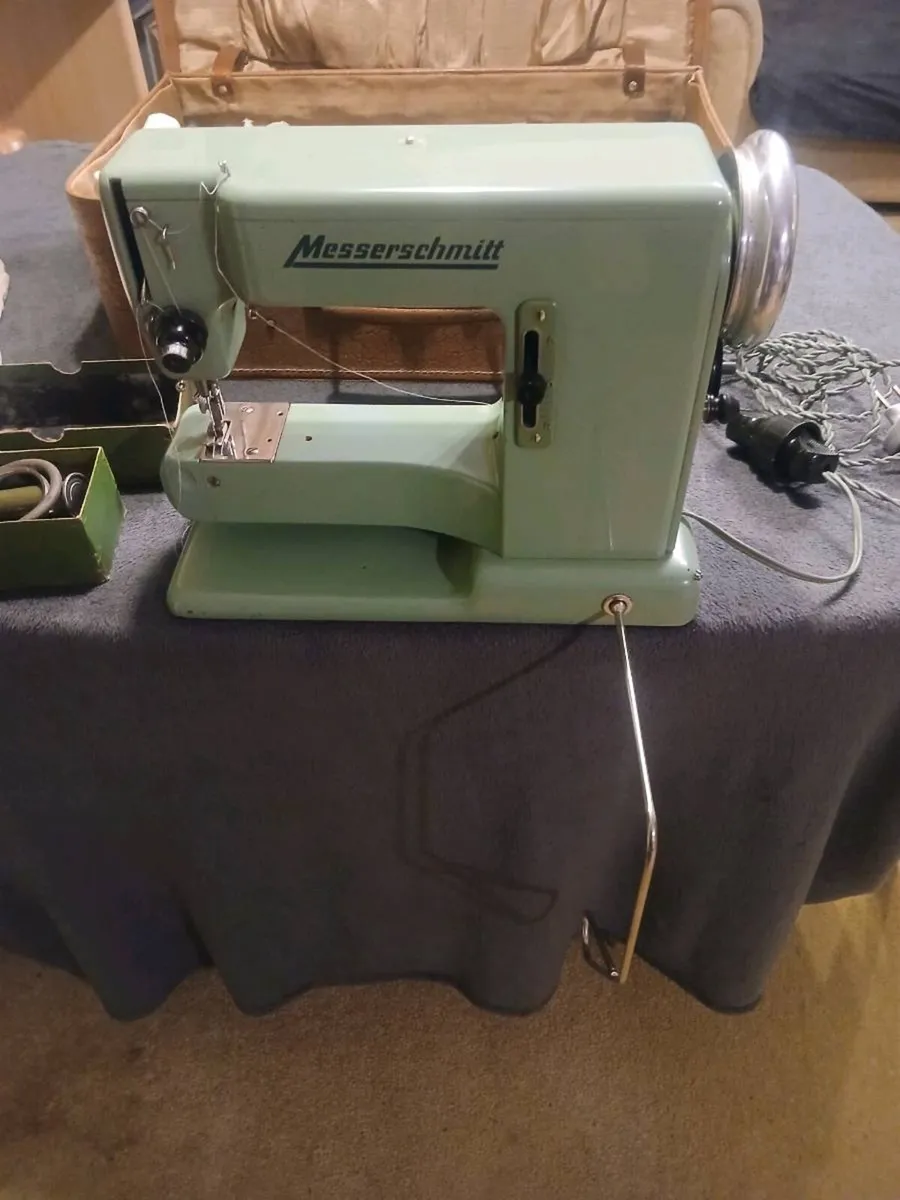 Messerschmitt sewing machine - Image 4