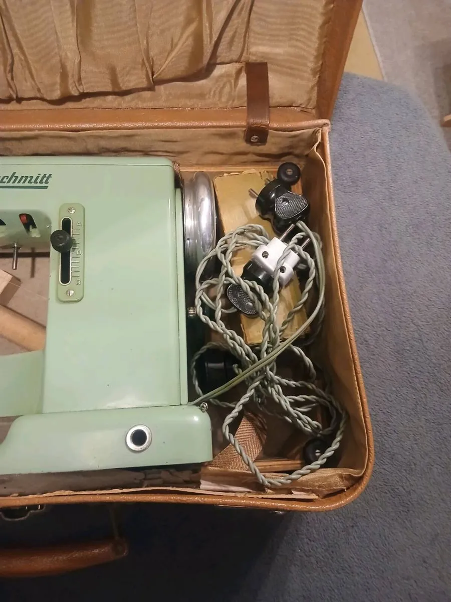 Messerschmitt sewing machine - Image 3
