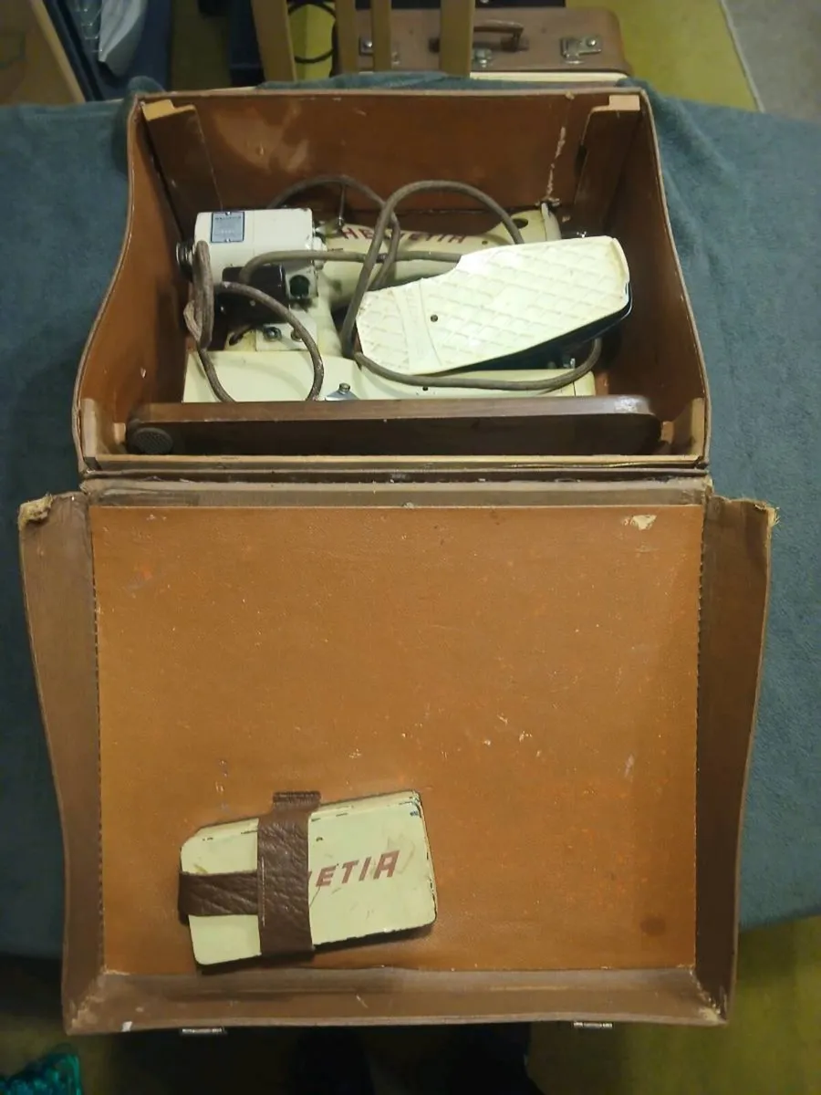 Helvetia sewing machine - Image 1