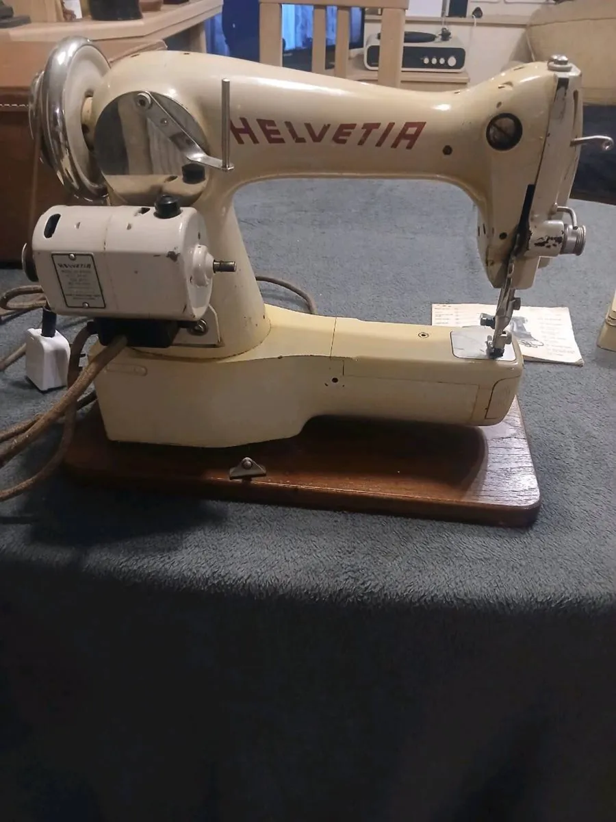 Helvetia sewing machine - Image 3
