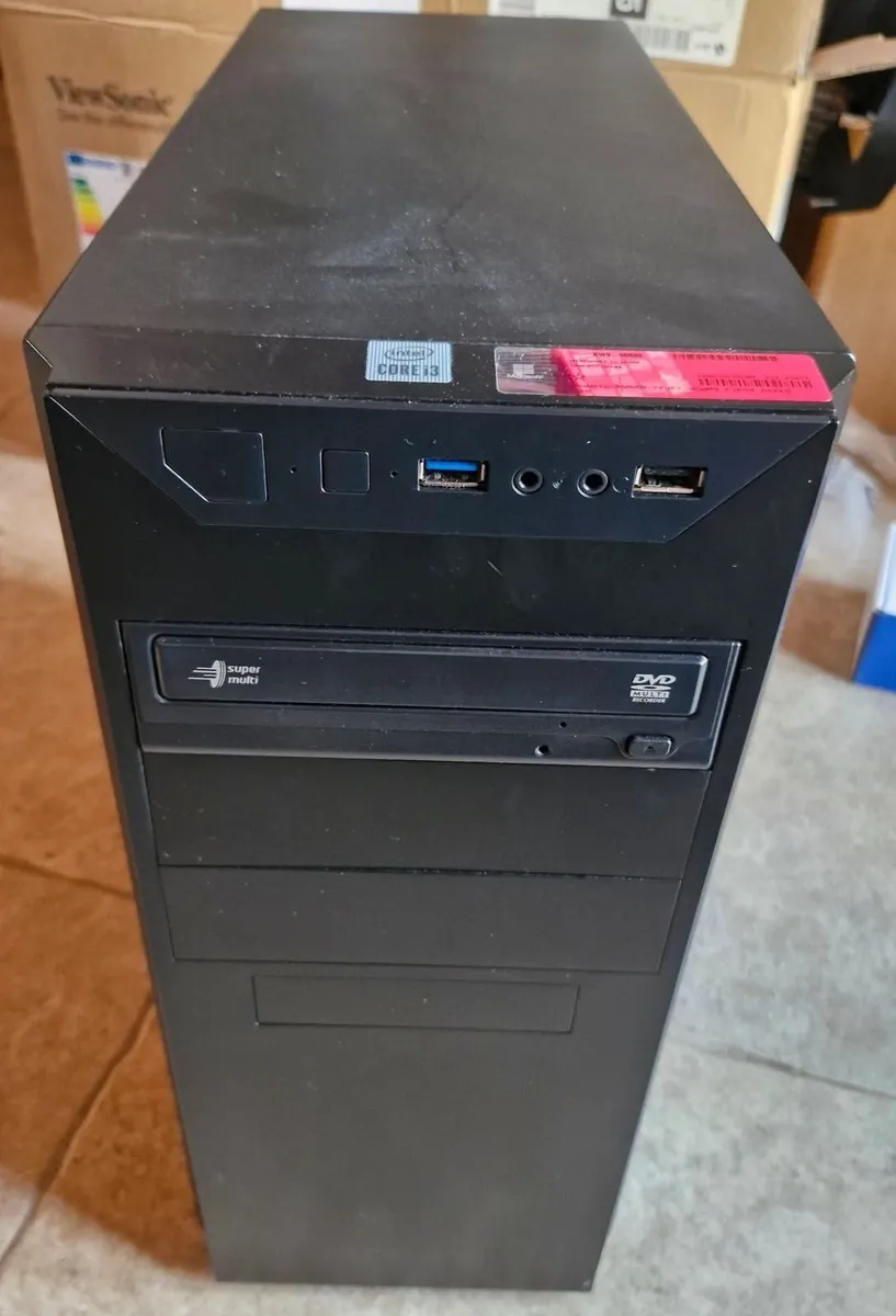 Computer with Monitor, Keyboard mouse & speaker - Image 1