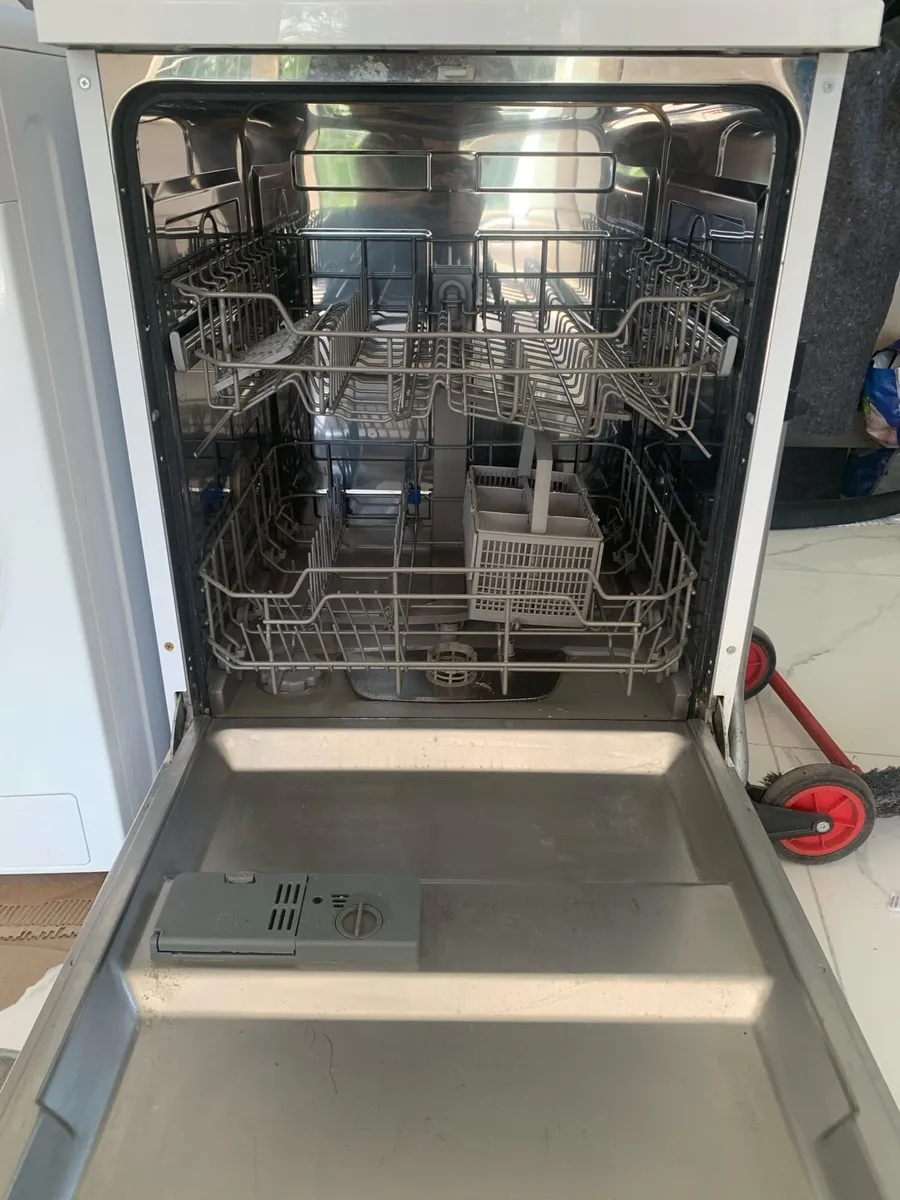 Dishwasher - Image 2