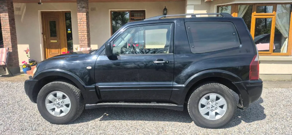 Mitsubishi Pajero 3.2 SWB Diesel - Image 4
