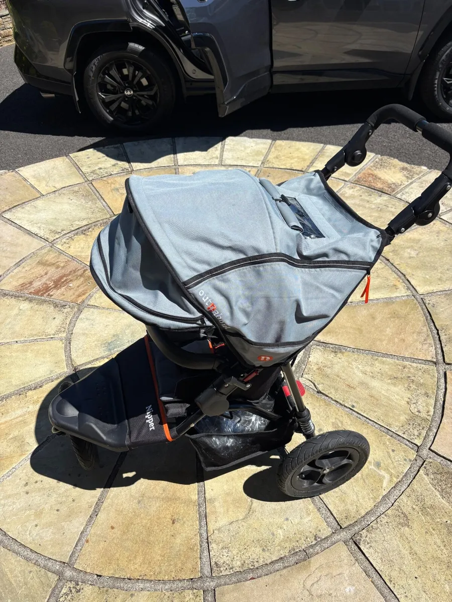 Out’n’About Nipper Single V4 Pushchair – Grey - Image 1