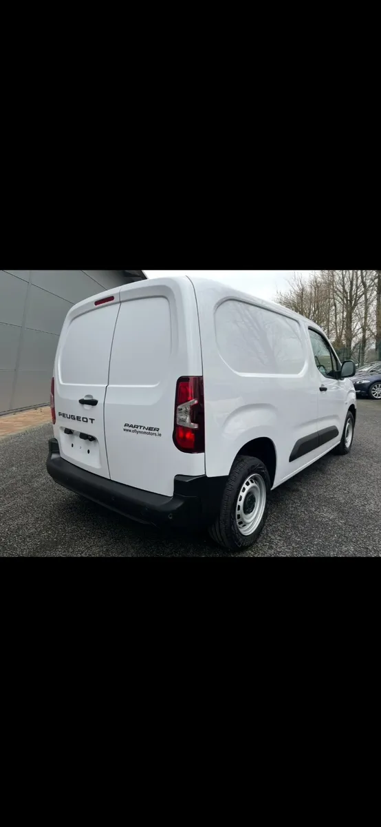 2025 Peugeot Partner Professional Plus 1.5 DSL - Image 3