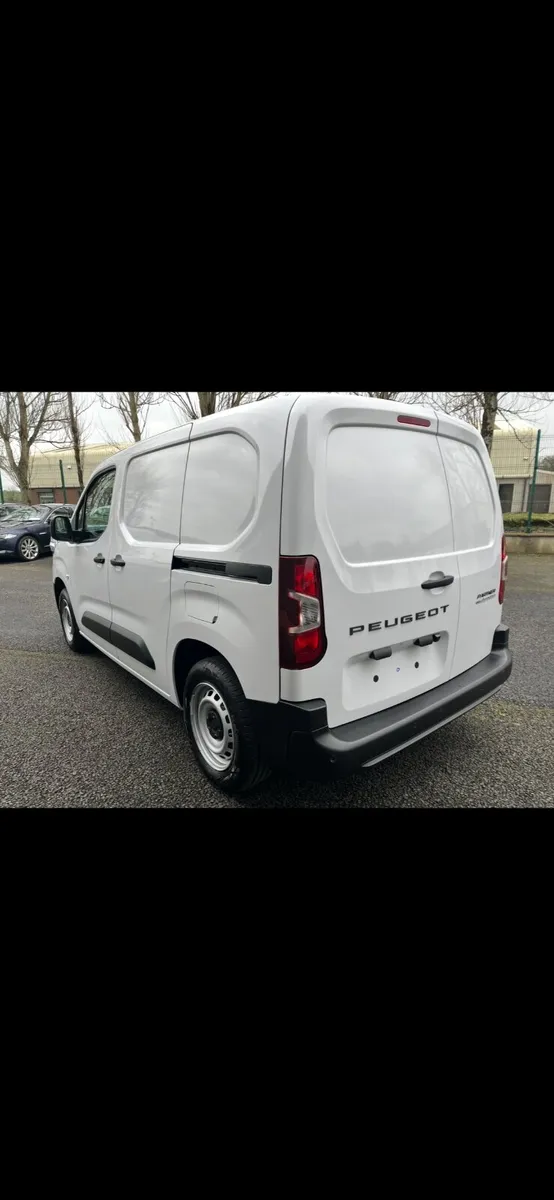 2025 Peugeot Partner Professional Plus 1.5 DSL - Image 4