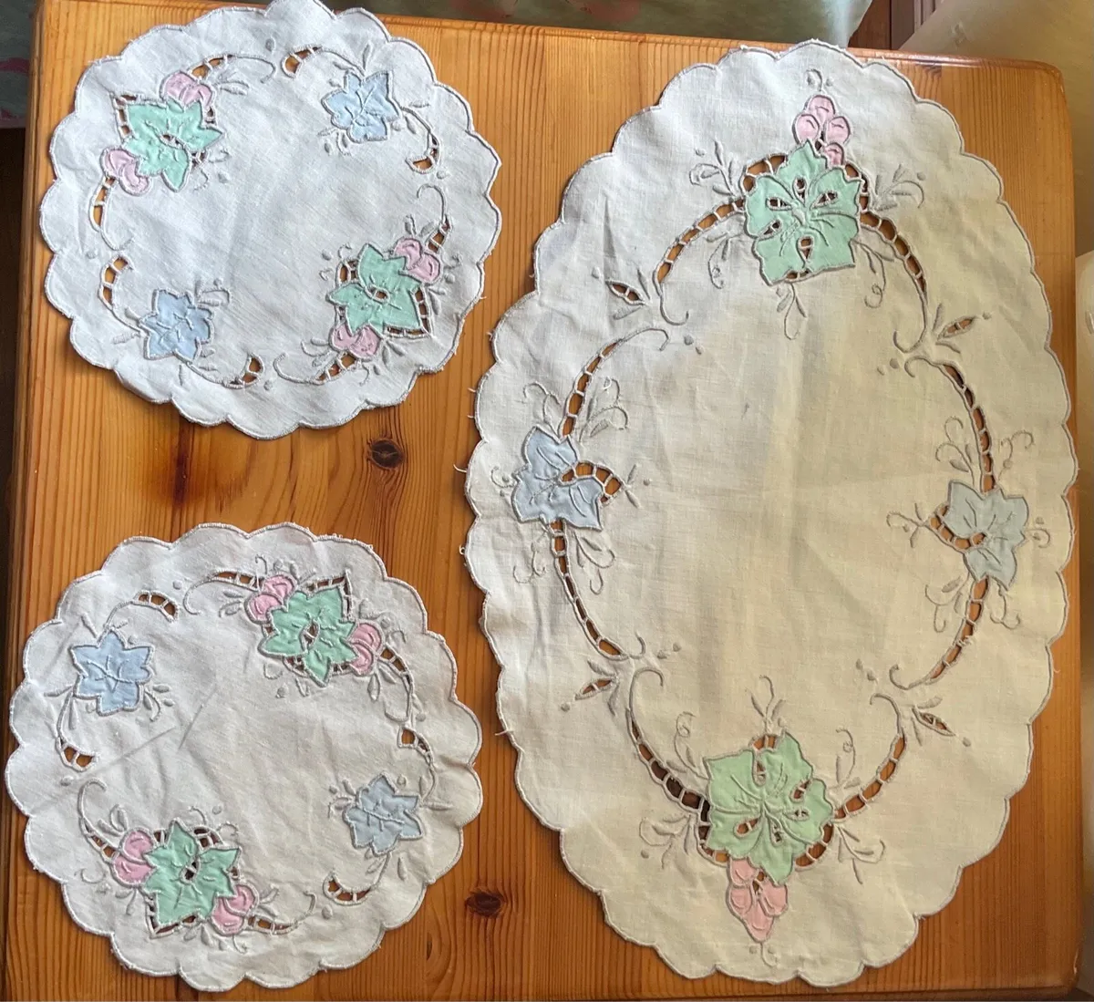 Doilies set. - Image 1