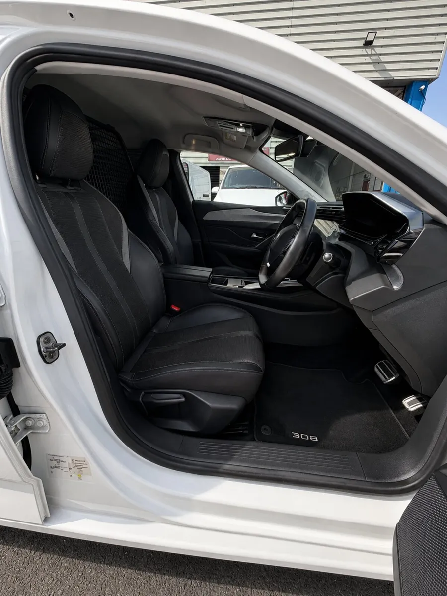 2023 Peugeot 308 AUTOMATIC Carvan - Image 3