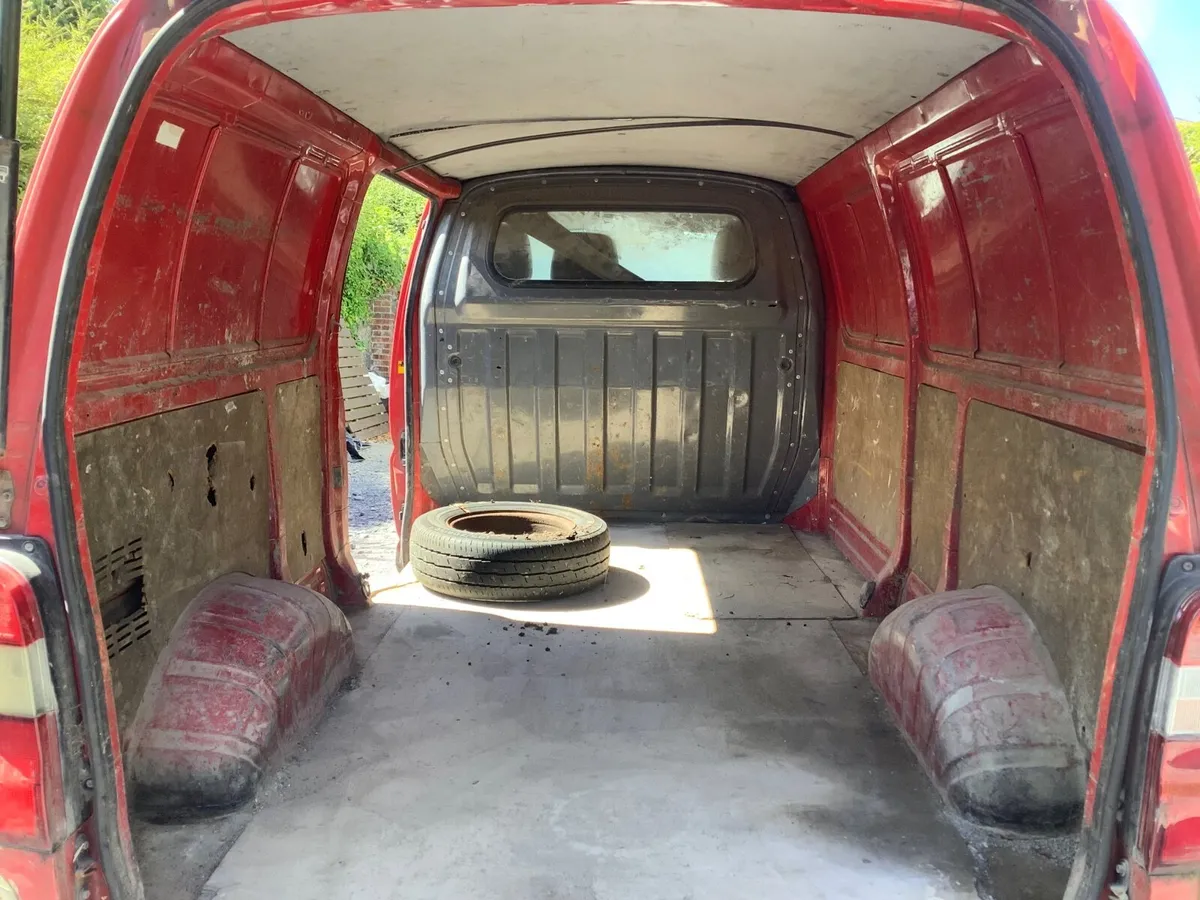 Toyota HiAce 2005 - Image 2