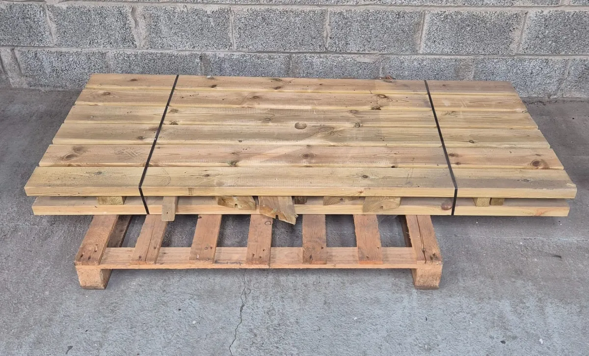 Picnic table - Image 1