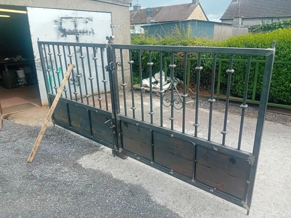 Entrance gates - Image 4