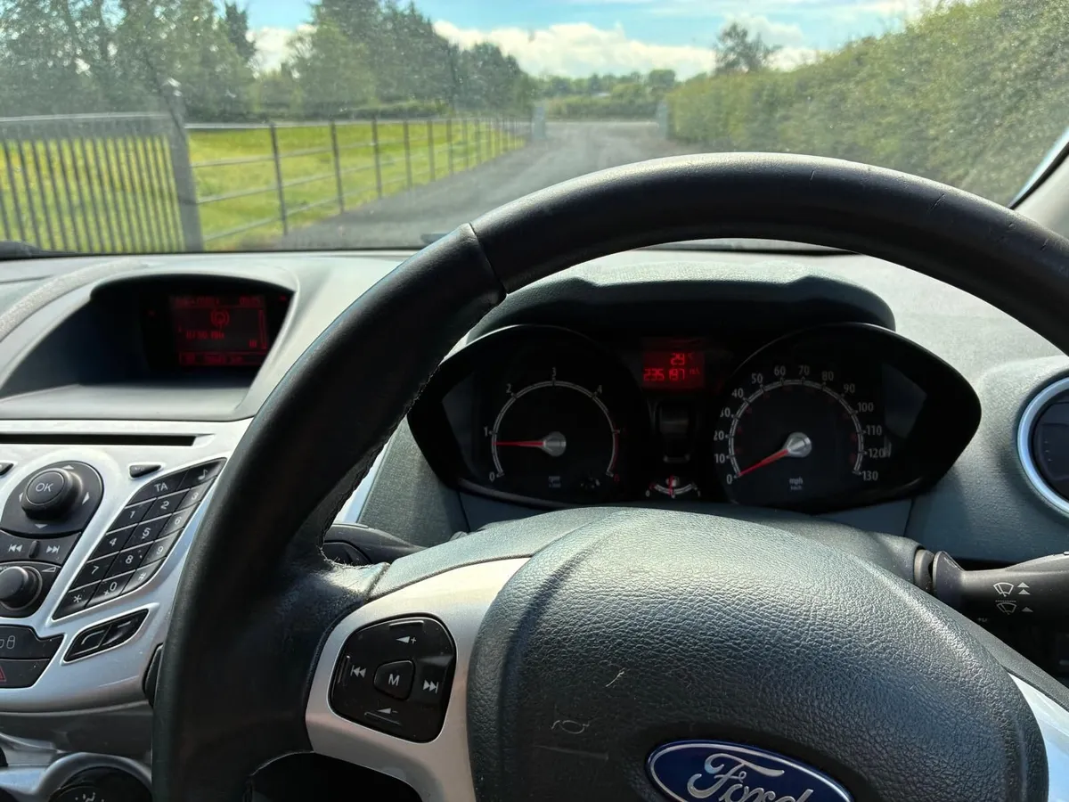 Ford Fiesta 2010 - Image 4