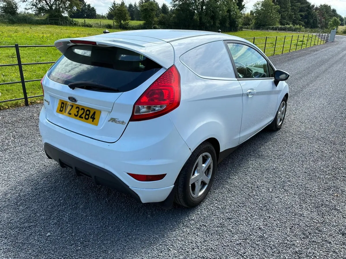 Ford Fiesta 2010 - Image 3