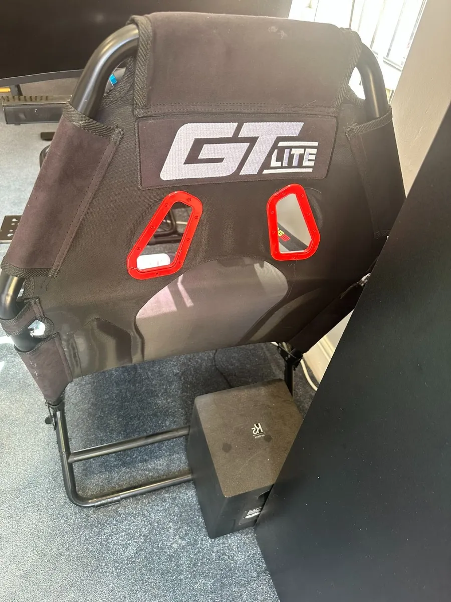 Racing simulator seat with Steering wheel/pedals - Image 2