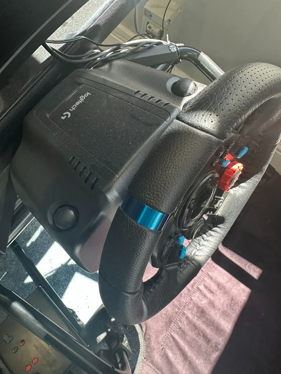 Racing simulator seat with Steering wheel/pedals - Image 4