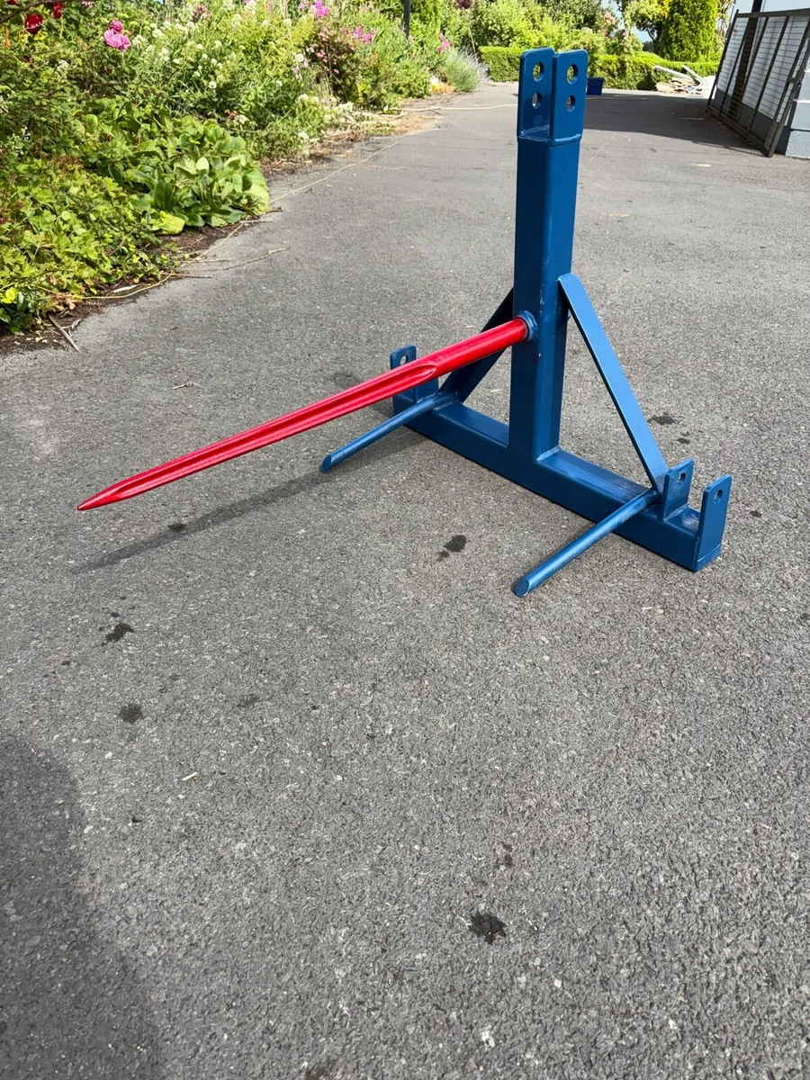 Single spike bale lifter got very little use - Image 1