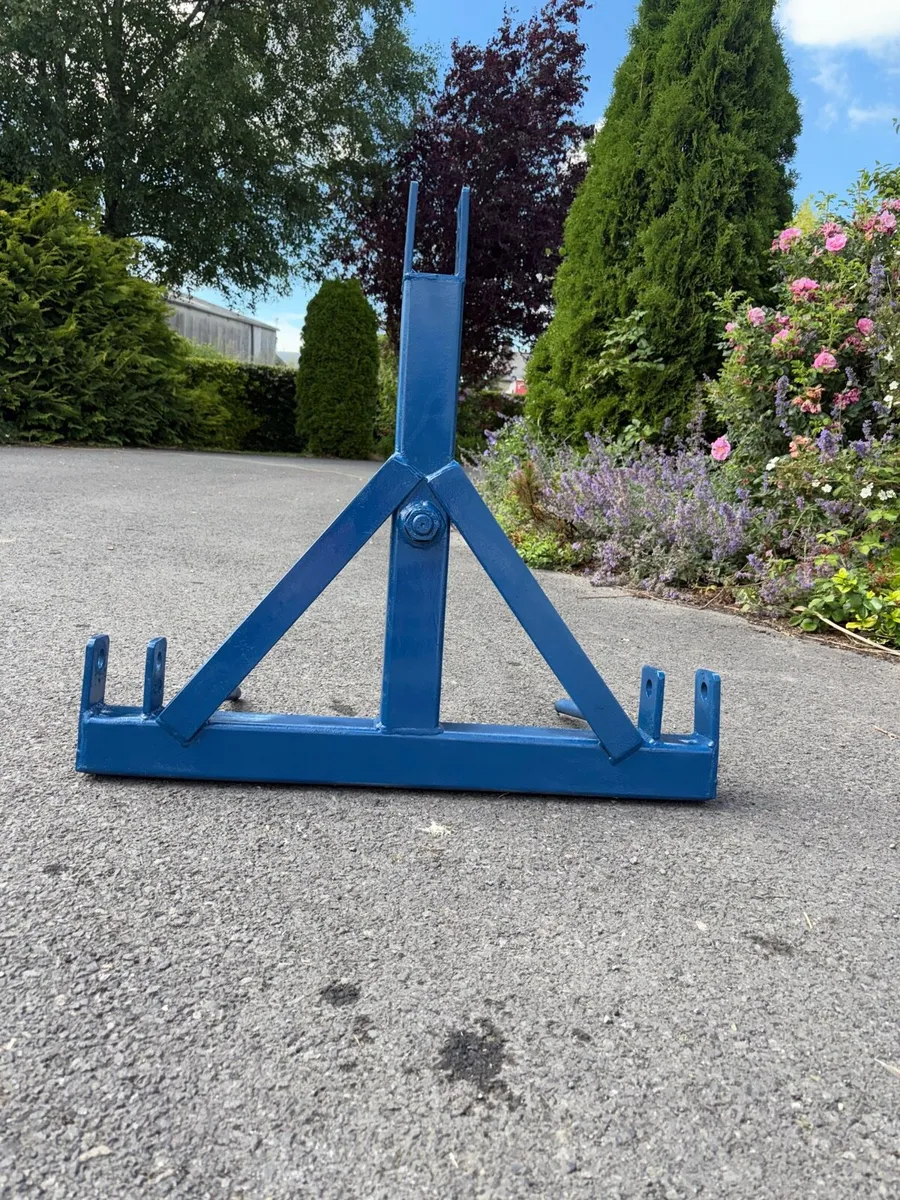 Single spike bale lifter got very little use - Image 2