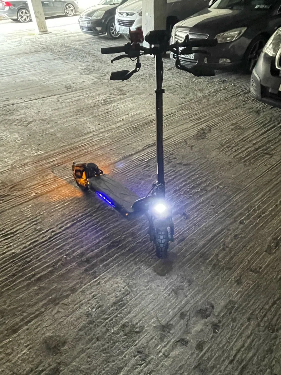 Electric scooter - Image 2