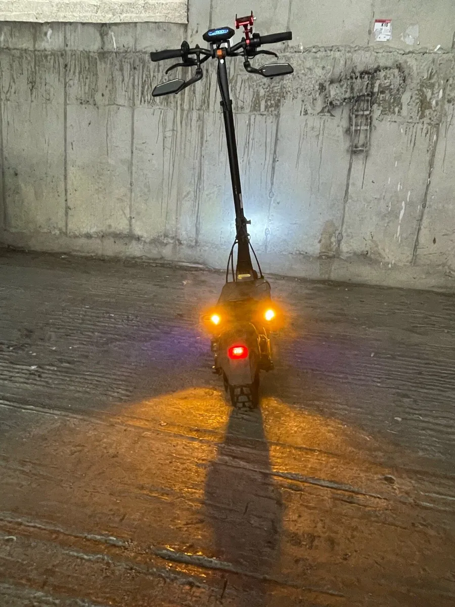 Electric scooter - Image 4